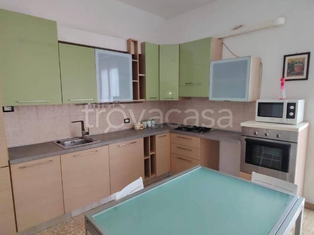Appartamento in affitto a Verona via Antonio Badile, 22C, arredato, senza ascensore, balcone TrovaCasa