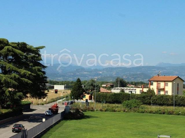 Appartamento in affitto a Verona via Bacilieri, arredato, giardino privato, posto auto TrovaCasa
