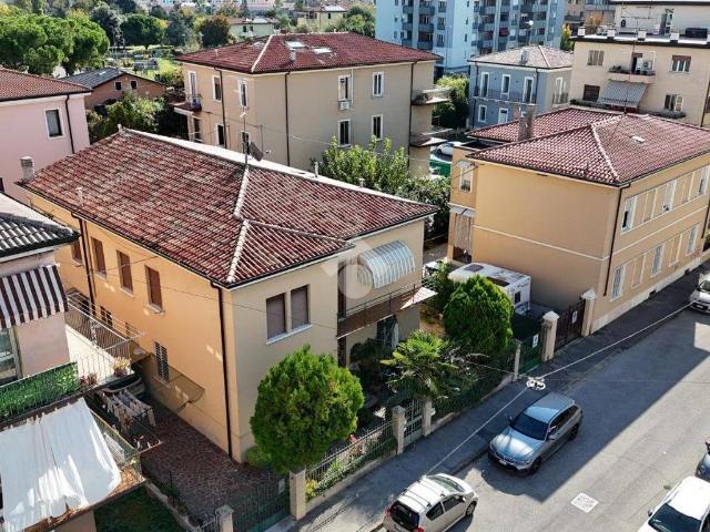 Appartamento in affitto a Verona via Barbieri, 4, riscaldamento autonomo, ristrutturato, aria condizionata TrovaCasa
