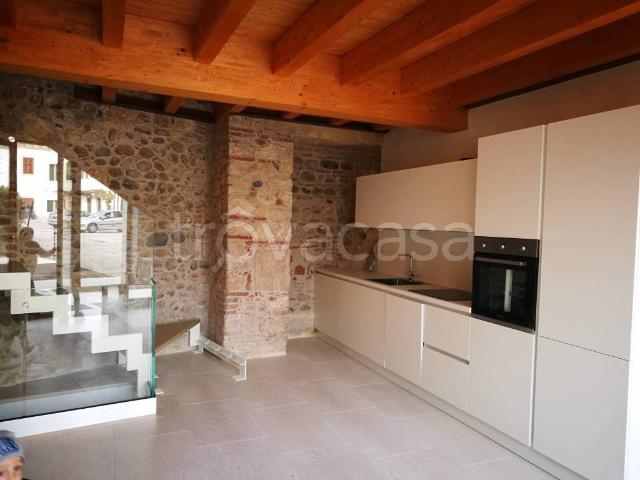 Appartamento in affitto a Verona via Bionde, giardino privato, posto auto, ristrutturato TrovaCasa