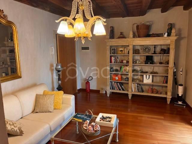 Appartamento in affitto a Verona via Giosuè Carducci, 31, arredato, senza ascensore, balcone TrovaCasa