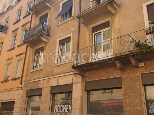 Appartamento in affitto a Verona via Giovanni Zambelli, centrale, luminoso, balcone TrovaCasa