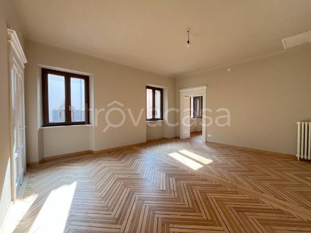 Appartamento in affitto a Verona via Guglielmo Oberdan, non arredato/vuoto, posto auto, centrale TrovaCasa