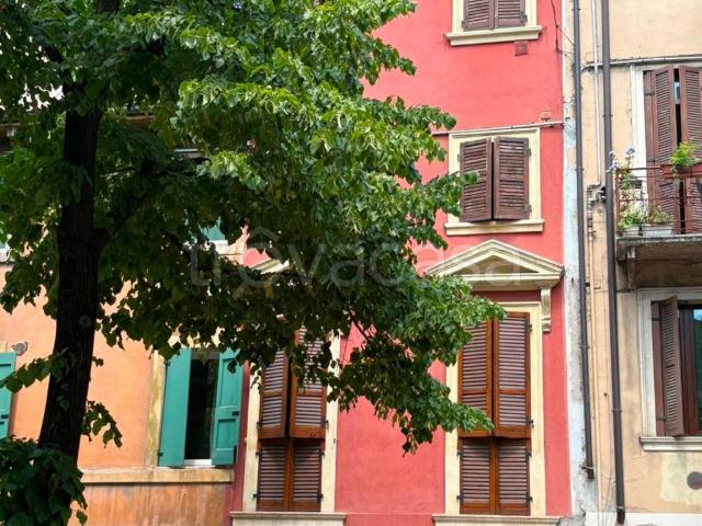 Appartamento in affitto a Verona via della Valverde, 54, arredato, ascensore, centrale TrovaCasa