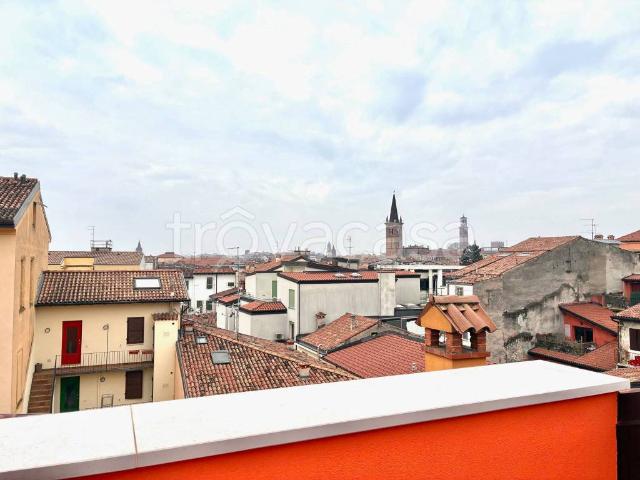 Appartamento in affitto a Verona via Muro Padri, 14, arredato, giardino privato, nuova costruzione TrovaCasa