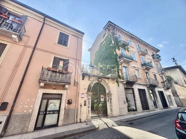 Appartamento in affitto a Verona via Santa Chiara, arredato, terrazzo, buono stato TrovaCasa