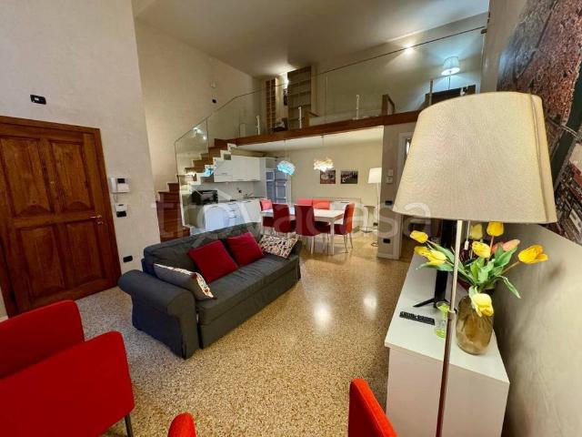 Appartamento in affitto a Verona via Sant'Antonio, arredato, box, cucina a vista TrovaCasa