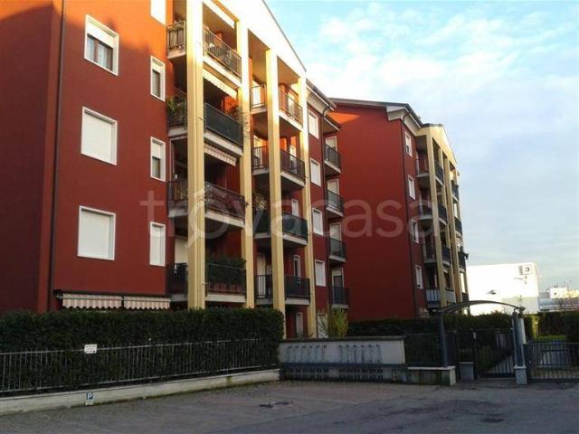 Appartamento in affitto a Verona via Roveggia, 27, arredato, box, ascensore TrovaCasa