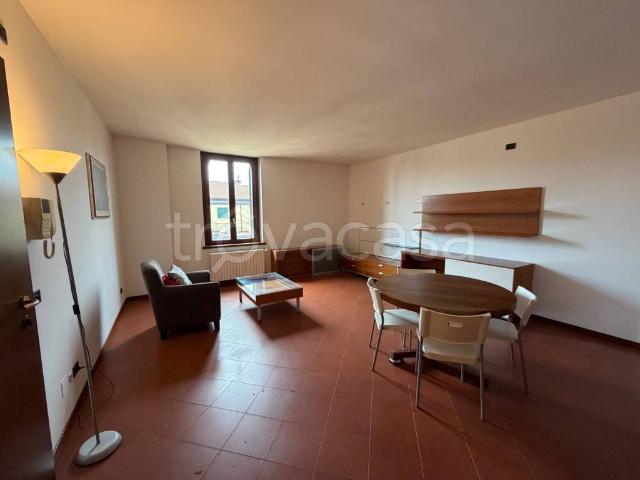 Appartamento in affitto a Verona via Tezone, 5, arredato, vista panoramica, ascensore TrovaCasa