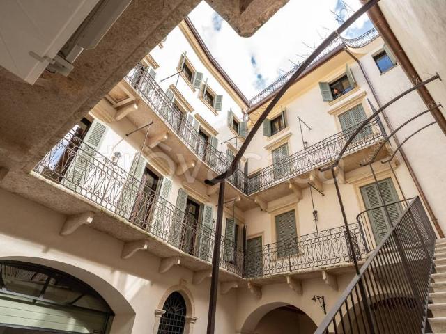 Appartamento in affitto a Verona via Valerio Catullo, 4, Centro Storico