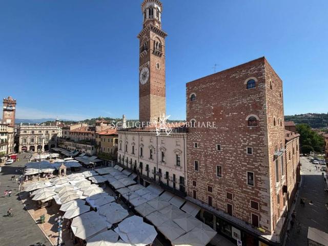 Appartamento in affitto a Verona vicolo Corte Spagnola, parzialmente arredato, ultimo piano, centrale TrovaCasa