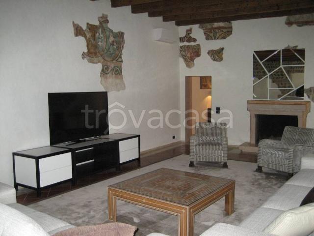 Appartamento in affitto a Verona vicolo Due Stelle, Centro Storico
