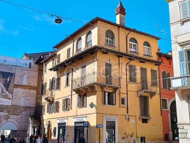 Appartamento in affitto a Verona corso Porta Borsari, 48, arredato, riscaldamento autonomo, ascensore TrovaCasa