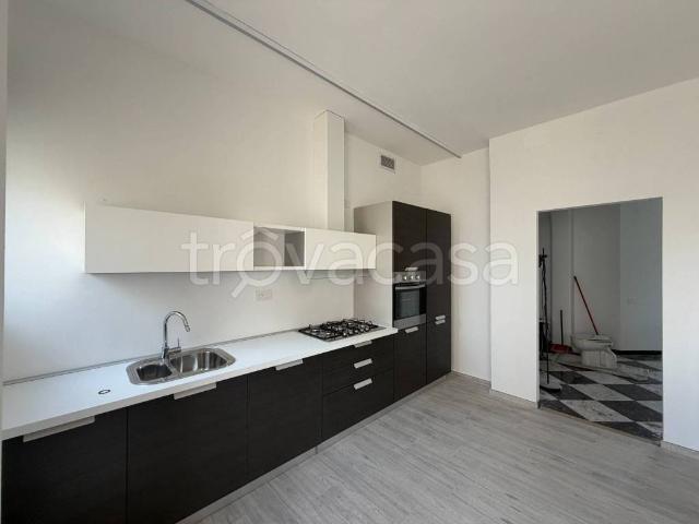 Appartamento in affitto a Verona corso Porta Nuova, 20, doppia esposizione, centrale, vista aperta TrovaCasa