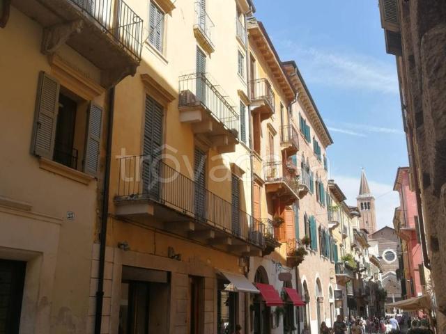 Appartamento in affitto a Verona corso Sant'Anastasia, arredato, ristrutturato, turistica TrovaCasa