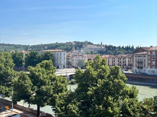 Appartamento in affitto a Verona lungadige Bartolomeo Rubele, 30, arredato, vista panoramica, ascensore TrovaCasa