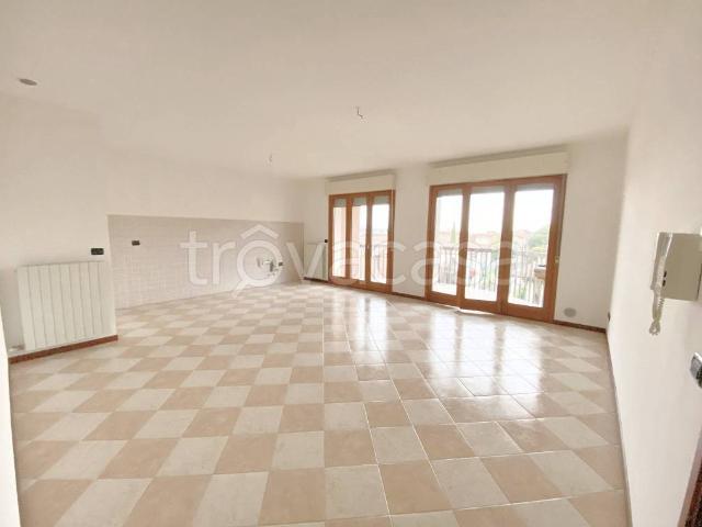 Appartamento in affitto a Verona, non arredato/vuoto, box, terrazzo TrovaCasa