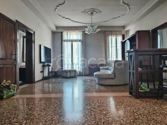 Appartamento in affitto a Vicenza corso dei Santi Felice e Fortunato, 225, arredato, terrazzo, riscaldamento autonomo TrovaCasa