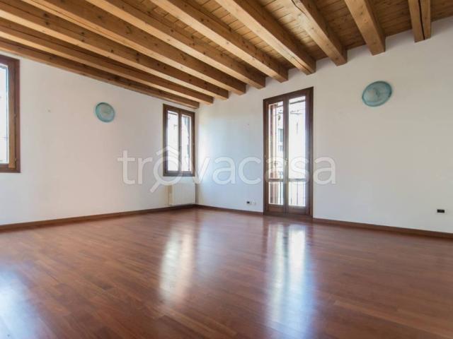 Appartamento in affitto a Vicenza, non arredato/vuoto, balcone, cucina abitabile TrovaCasa