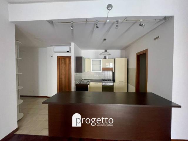Appartamento in affitto a Vicenza, parzialmente arredato, balcone, cucina abitabile TrovaCasa