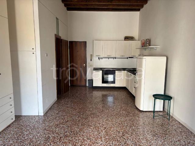 Appartamento in affitto a Vicenza, arredato, travi a vista, ascensore TrovaCasa