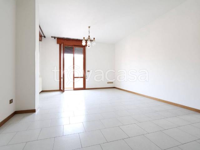 Appartamento in affitto a Vicenza via delle Casermette, posto auto, box, terrazzo TrovaCasa