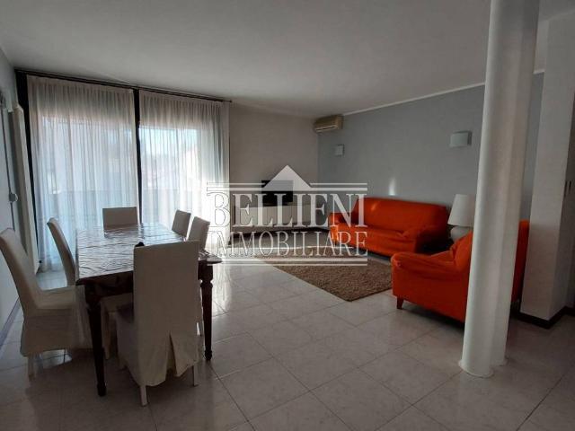 Appartamento in affitto a Vicenza via Quadri 105, posto auto, terrazzo, parquet TrovaCasa