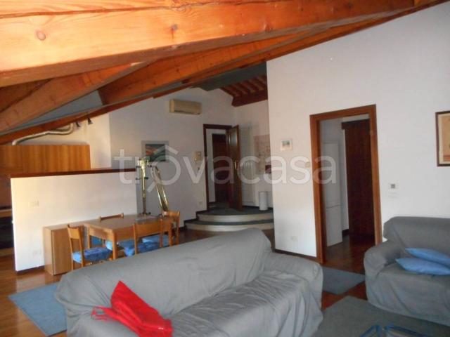 Appartamento in affitto a Vicenza viale Roma, arredato, travi a vista, ascensore TrovaCasa