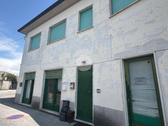 Appartamento in affitto a Viareggio ufficio Via Aurelia, posto auto, parzialmente arredato, buono stato TrovaCasa