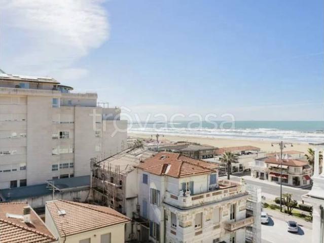 Appartamento in affitto a Viareggio via Giuseppe Giusti, arredato, terrazzo, vista mare TrovaCasa