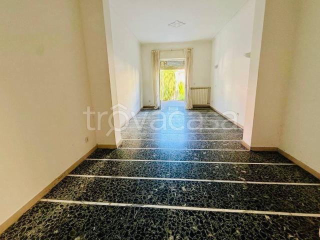 Appartamento in affitto a Viareggio via Nino Bixio, arredato, giardino privato, ripostiglio TrovaCasa
