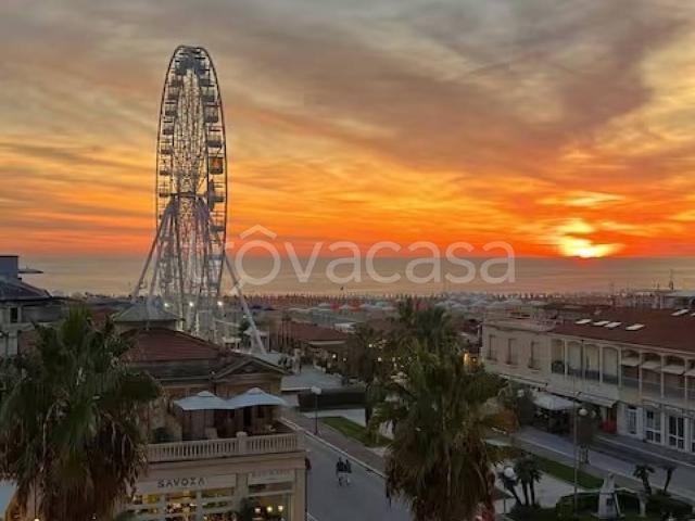 Appartamento in affitto a Viareggio viale Daniele Manin, 4, arredato, fronte mare, vista mare TrovaCasa