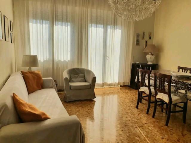 APPARTAMENTO in AFFITTO a VIAREGGIO CENTRO di 5 vani