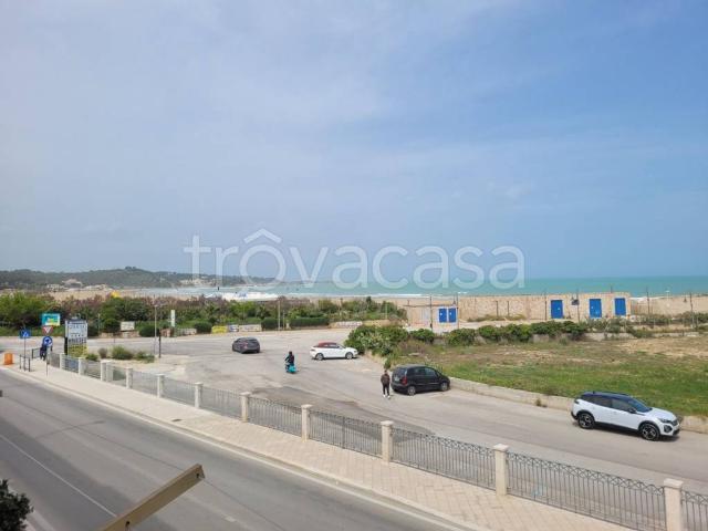 Appartamento in affitto a Vieste lungomare Europa, 15, arredato, vista mare, lungomare TrovaCasa