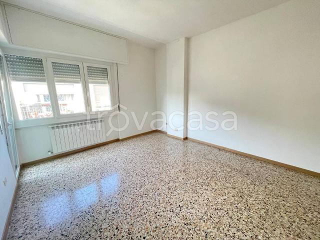 Appartamento in affitto a Villa Cortese via Francesco Ferrazzi, 4, non arredato/vuoto, ultimo piano, doppi vetri TrovaCasa