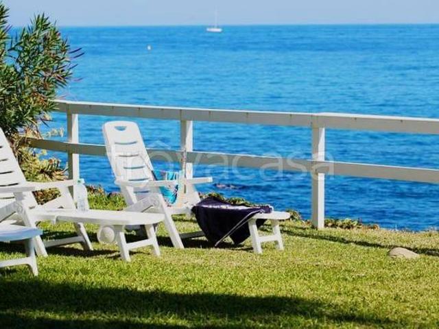 Appartamento in affitto ad Aci Castello via Livorno, 150, arredato, giardino, posto auto TrovaCasa