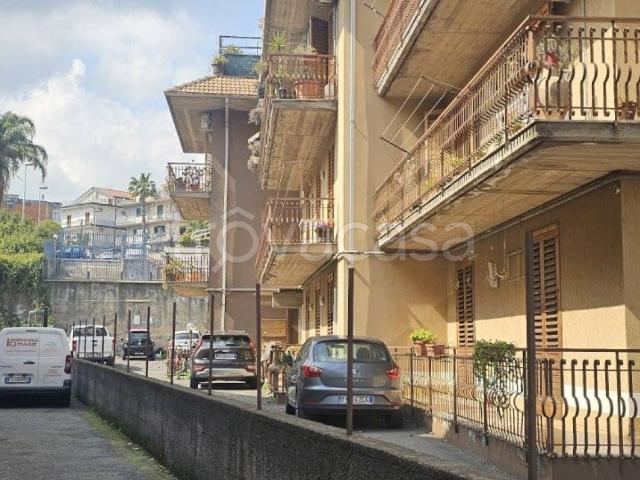 Appartamento in affitto ad Aci Sant'Antonio via Aldo Moro, non arredato/vuoto, posto auto, ultimo piano TrovaCasa