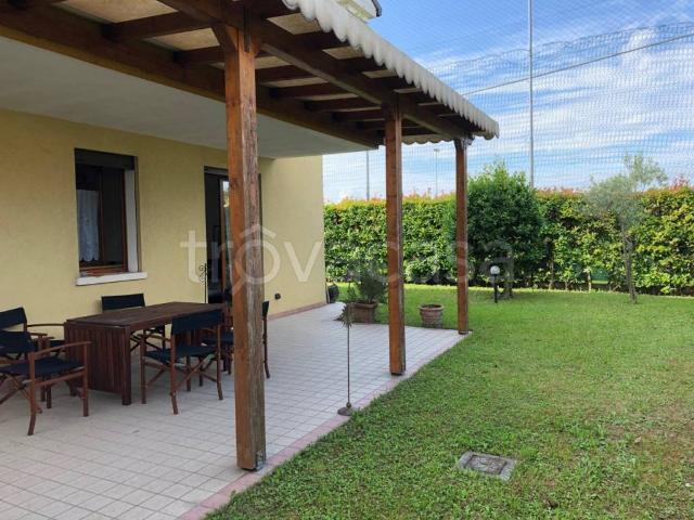 Appartamento in affitto ad Abano Terme via Giarre, arredato, giardino privato, box TrovaCasa