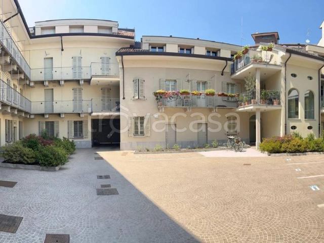 Appartamento in affitto ad Abbiategrasso corso Giacomo Matteotti, 14, non arredato/vuoto, posto auto, box TrovaCasa
