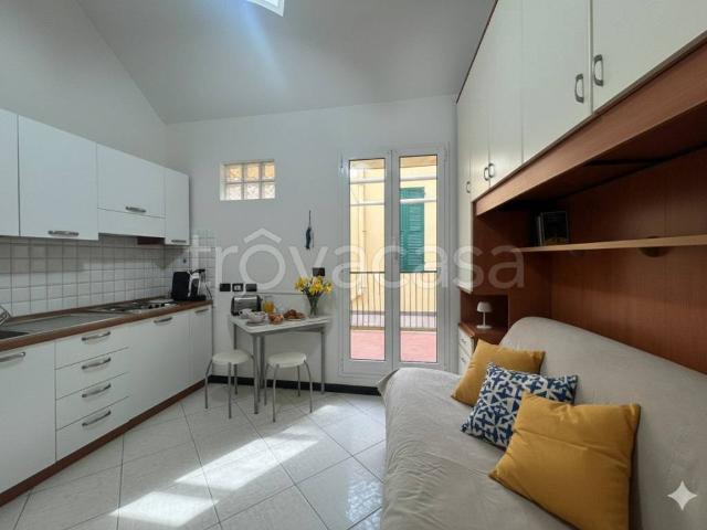 Appartamento in affitto ad Alassio vico Jacopo Luigi Grassi, arredato, terrazzo, vista mare TrovaCasa
