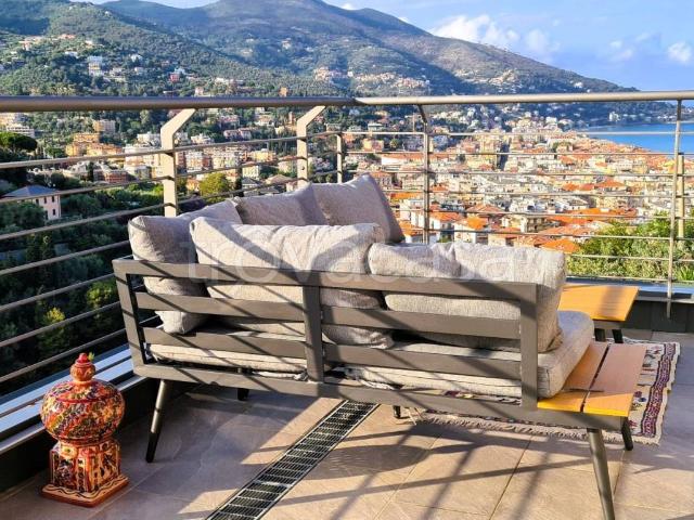 Appartamento in affitto ad Alassio via Vincenzo Nam, arredato, box, terrazzo TrovaCasa