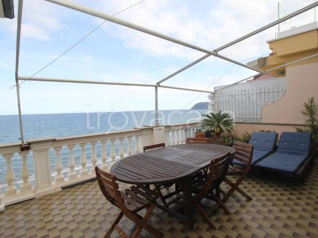 Appartamento in affitto ad Alassio via XX Settembre, 130, arredato, terrazzo, fronte mare TrovaCasa