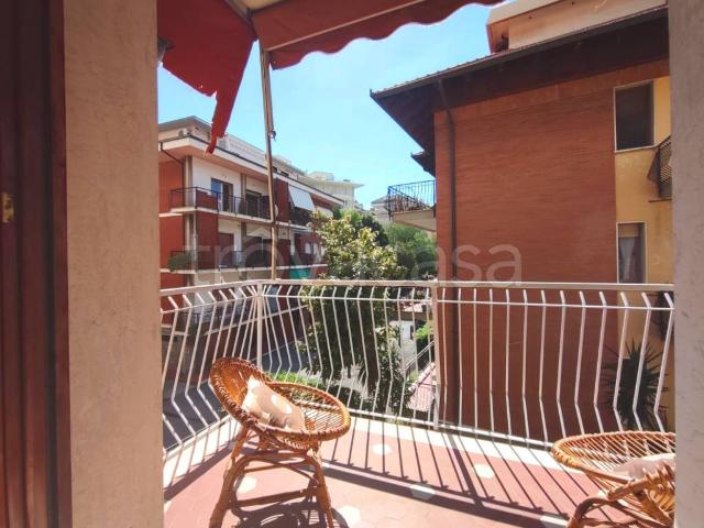 Appartamento in affitto ad Alassio via Candido Bavera, 12, arredato, posto auto, ascensore TrovaCasa