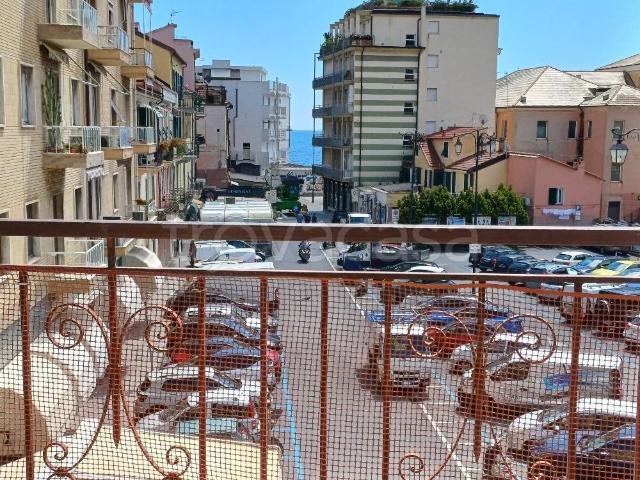 Appartamento in affitto ad Alassio via Giuseppe Verdi, 36, arredato, vista mare, ascensore TrovaCasa