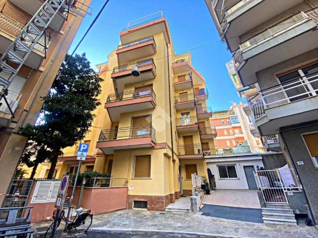 Appartamento in affitto ad Alassio via Leonardo Da Vinci, 246, arredato, box, ascensore TrovaCasa