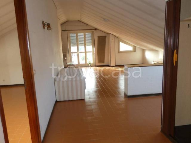 Appartamento in affitto ad Alba corso Enotria, non arredato/vuoto, box, ultimo piano TrovaCasa