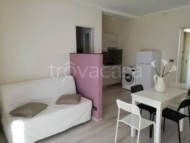 Appartamento in affitto ad Alba via Edmondo De Amicis, arredato, balcone TrovaCasa
