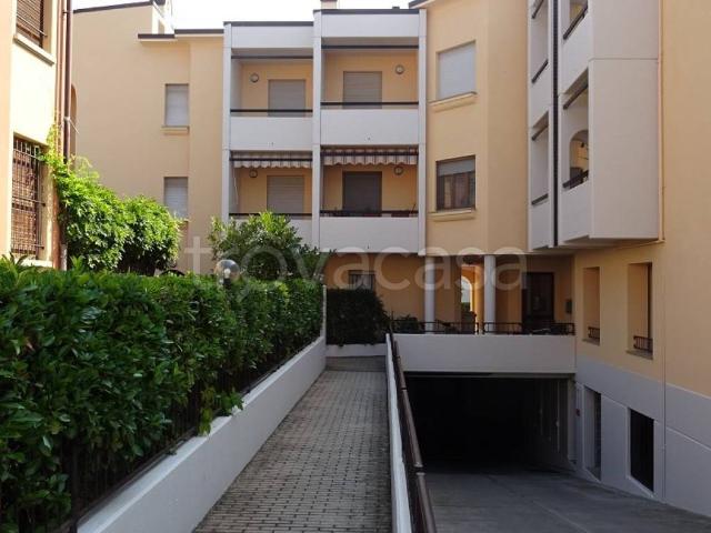 Appartamento in affitto ad Alba via fratelli Ambrogio, arredato, giardino privato, terrazzo TrovaCasa