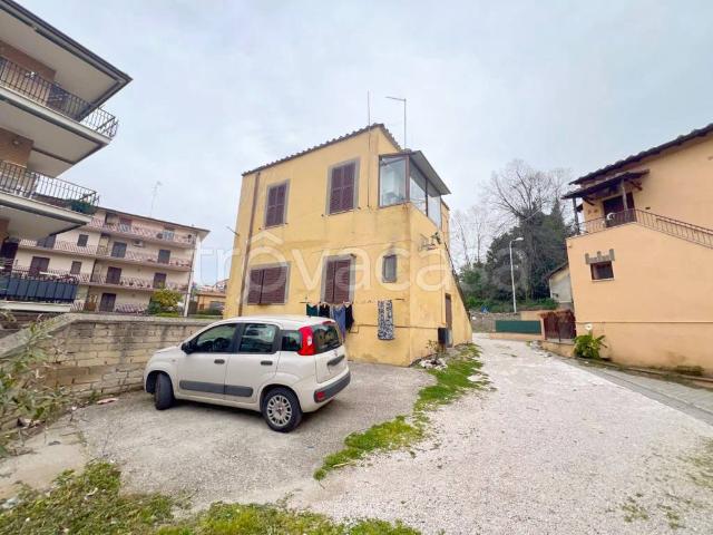 Appartamento in affitto ad Albano Laziale via Trilussa, 94, parzialmente arredato, ingresso indipendente, balcone TrovaCasa