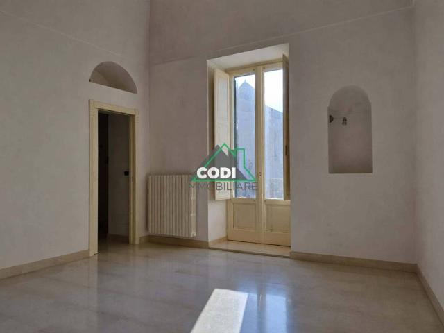 Appartamento in affitto ad Altamura piazza Duomo, parzialmente arredato, luminoso, soppalco TrovaCasa